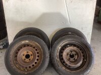 4x Felgen mit Winterreifen 195/60 R16 Nissan Pulsar C13