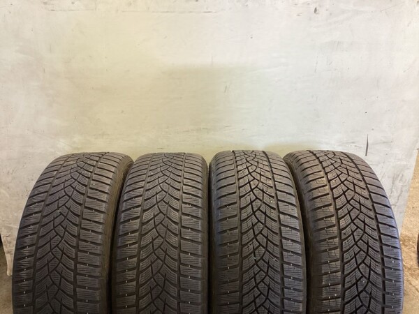 4x Winterreifen 215/55 R17 98V Goodyear Nr.194