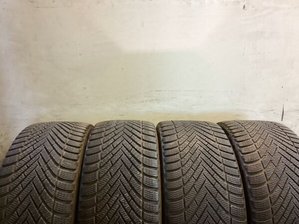 4x Winterreifen 235/45 R18 98V Pirelli Nr.183