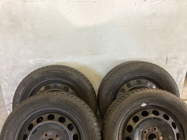 4x Felgen mit Winterreifen 205/55 R16 für Golf 7
