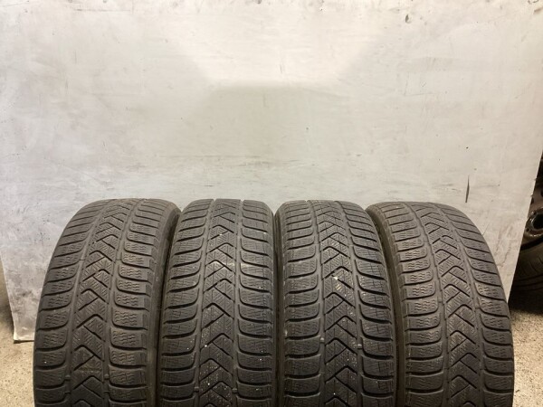 4x Winterreifen 215/55 R17 94H Pirelli Nr.137