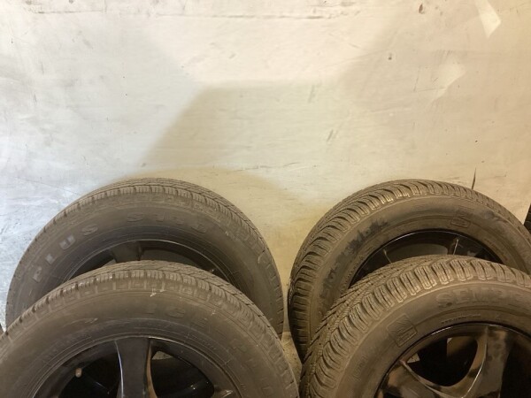 4x Alufelgen mit Winterreifen 215/65 R16 für Opel Mokka X