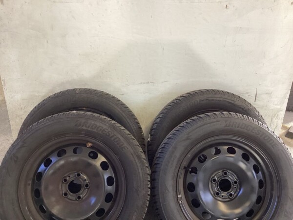 4X Felgen mit Winterreifen 205/60 R16 92H Seat Aron