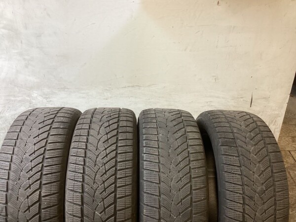 4x Winterreifen 235/55 R17 103V Goodyear Nr.61