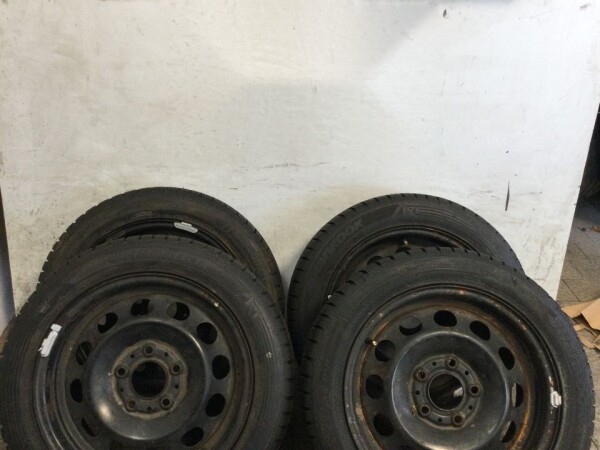 4x Felgen mit Winterreifen 195/55 R16 BMW 1er e81/e82