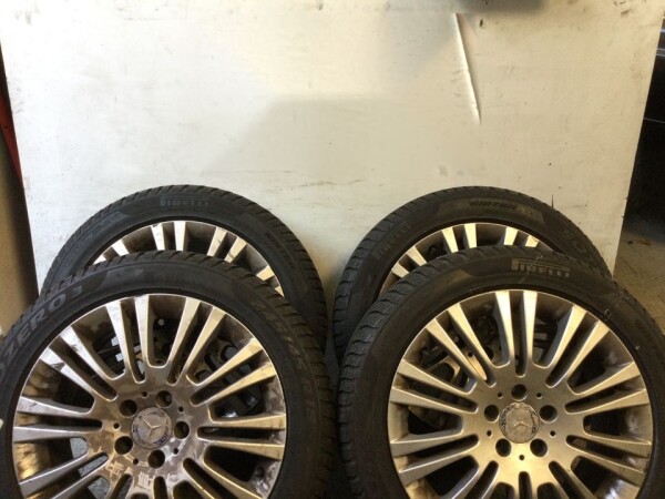 4x Alufelgen mit Winterreifen 245/45 R18 für Mercedes Viano