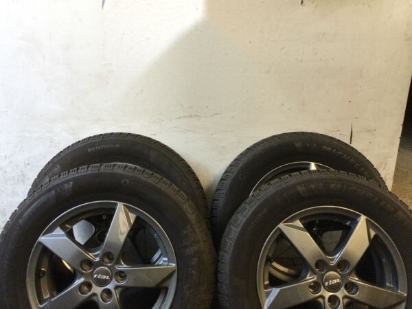 4X Alufelgen mit Winterreifen 195/65 R15 für VW Polo 6R