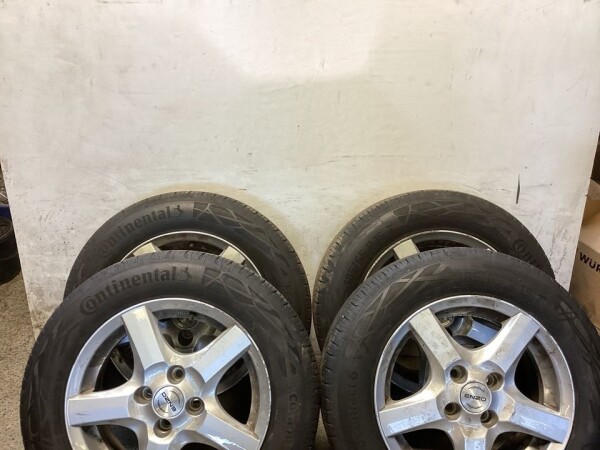 Alufelgen mit Sommerreifen 185/65 R15 Dacia Sandero